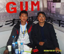 08年3月28号年上海化工展会和客户留影